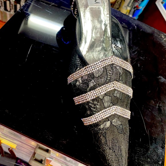 Shoe - Picture 1 of 3